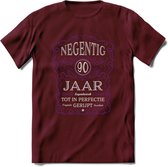 90 Jaar Legendarisch Gerijpt T-Shirt | Paars - Grijs | Grappig Verjaardag en Feest Cadeau Shirt | Dames - Heren - Unisex | Tshirt Kleding Kado | - Burgundy - S