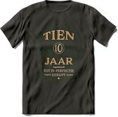 10 Jaar Legendarisch Gerijpt T-Shirt | Mos - Ivoor | Grappig Verjaardag en Feest Cadeau Shirt | Dames - Heren - Unisex | Tshirt Kleding Kado | - Donker Grijs - M