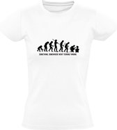 Something, somewhere went terribly wrong | Dames T-shirt | Wit | Er ging ergens iets vreselijk mis | Aap | Holbewoner | Homo Erectus | Mens | Darwin | Evolutie | Computer | Technie