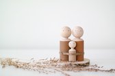 Houten Poppetjes Gezin XL (peg Doll) Op Boomschijf - Hoera Een Baby - Kraamcadeau