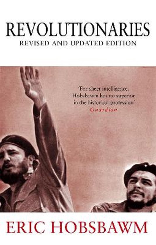 Couverture du livre 'Revolutionaries' montrant deux hommes en béret rouge, une main levée, avec le texte 'Eric Hobsbawm'.