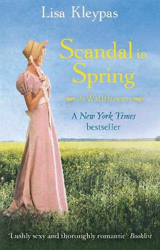 Une femme en robe rose et chapeau de paille se tient dans un champ de fleurs jaunes. "Scandal in Spring" par Lisa Kleypas.
