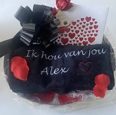 Valentijnsdag cadeau pakket met naam en chocola