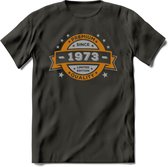 Premium Since 1973 T-Shirt | Goud - Zilver | Grappig Verjaardag Kleding Cadeau Shirt | Dames - Heren - Unisex Tshirt | - Donker Grijs - 3XL