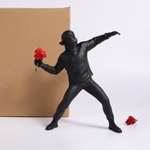 BaykaDecor - Banksy Flower Thrower Beeld - Replica Jongen Die Bloemen Gooit - Street Art Beeld - Make Love Not War - Zwart - 22 cm