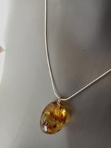 Bartsteen/Amber hanger  uit de Dominicaanse Republiek 100% echt
