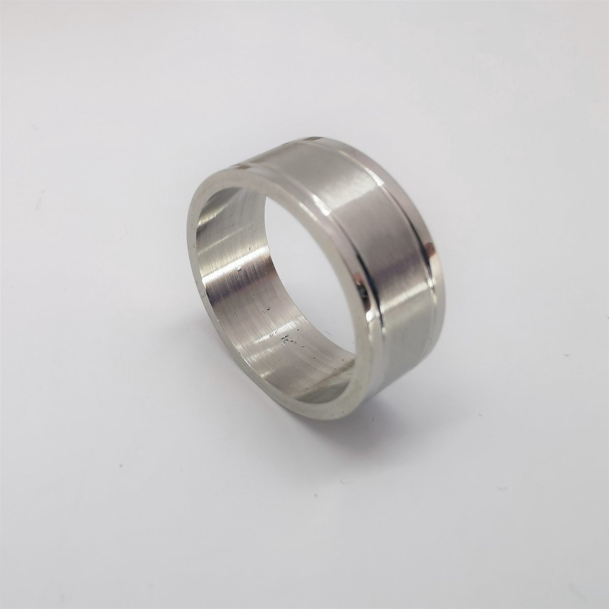 RVS zilverkleur ring - maat 17 – elegant - geschikt voor dame en heren.