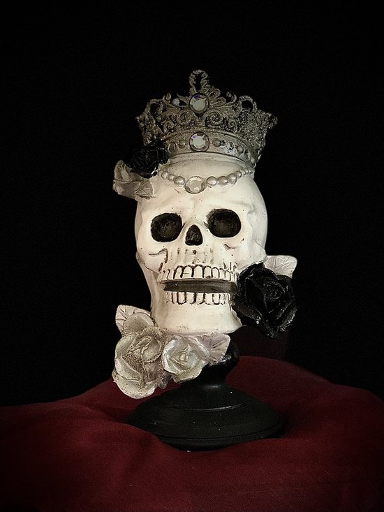 Doodshoofd kroon & roos 24.5 cm hoog - Skelet - Skull - Skeleton - Halloween - Griezel - interieurdecoratie - accessoire - voor binnen - gift - geschenk - cadeau - verjaardag - Kerst - Nieuwjaar