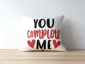 Valentijn Kussen met tekst: You complete me | Valentijn cadeau | Valentijn decoratie | Grappige Cadeaus | Geschenk | Sierkussen