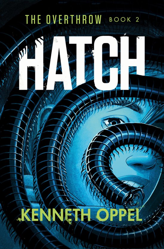 Boekomslag 'Hatch The Overthrow Book 2' met een close-up van een gezicht omringd door een zwarte, geribbelde slang.