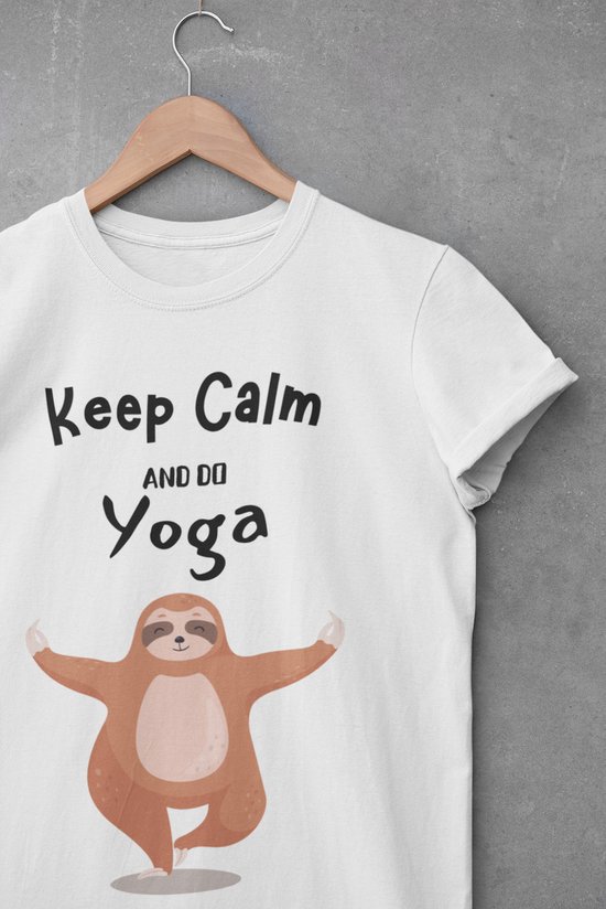 Shirt - Keep calm and do yoga - Wurban Wear | Grappig shirt | Leuk cadeau| Unisex tshirt | Yoga | Yoga nidra | Yoga shirt | Yogamat | Wit