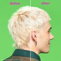 À gauche, le "Avant" avec des cheveux blonds frisottants, à droite, l'"Après" avec des cheveux blonds lisses et brillants.