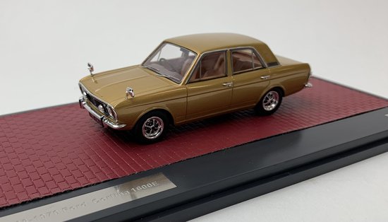 Ford Cortina 1600E gold metallic (Matrix) 1:43