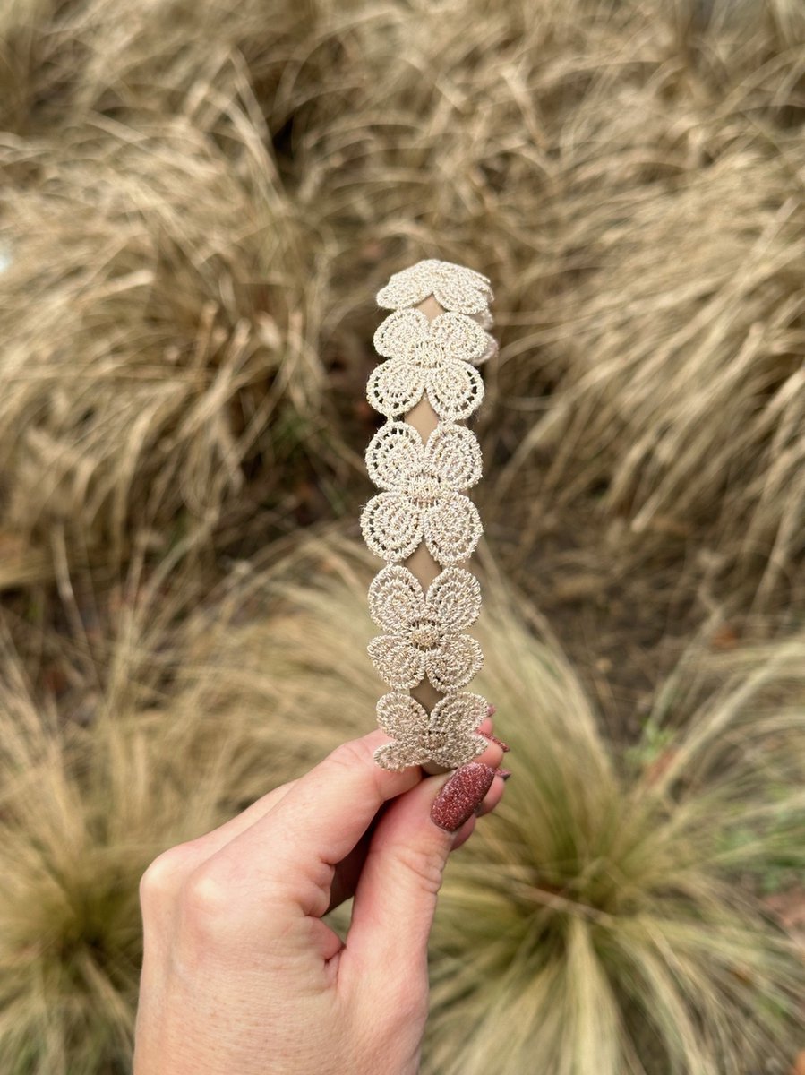 Diadeem - Meisjes diadeem - Haarband met gouden ornament - Meisjes haarband - Haarbandjes - Haaraccessoires - Haaraccessoires voor meisjes - Handmade - Gouden diadeem - Bruiloft - Haaraccessoires Bruiloft - Cadeautje -