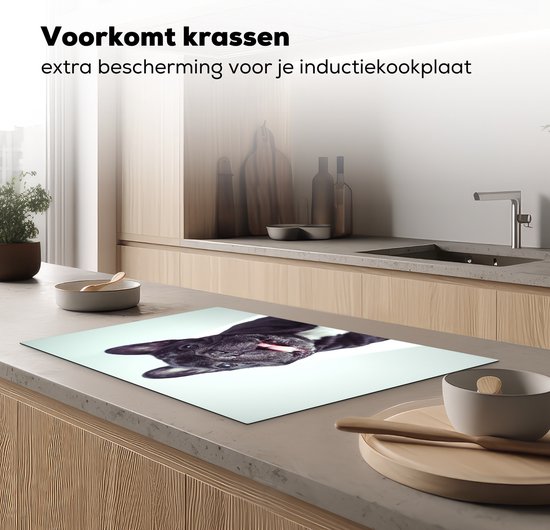 KitchenYeah® Inductie beschermer 81.6x52.7 cm - Franse Bulldog - Zwart - Stoel - Kookplaataccessoires - Afdekplaat voor kookplaat - Inductiebeschermer - Inductiemat - Inductieplaat mat