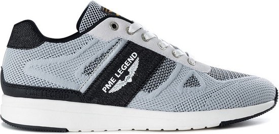 Baskets grises avec bande noire, logo 'PME LEGEND' et lacets blancs