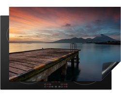 KitchenYeah® Inductie beschermer 76x51.5 cm - Afbeelding van een steiger dat aan het eiland Ternate ligt - Kookplaataccessoires - Afdekplaat voor kookplaat - Inductiebeschermer - Inductiemat - Inductieplaat mat