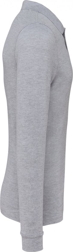 Zijaanzicht van een grijs poloshirt met lange mouwen.