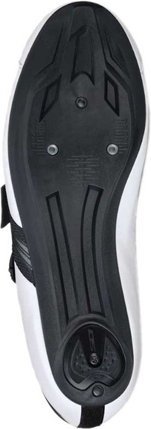 Zool van witte fietsschoen met zwarte profiel en cleat-bevestiging.