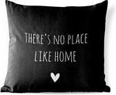 Buitenkussen Weerbestendig - Engelse quote "There is no place like home" met een hartje tegen een zwarte achtergrond - 50x50 cm