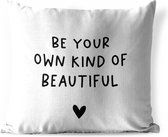 Buitenkussen - Engelse quote "Be your own kind of beautiful" met een hartje op een witte achtergrond - 45x45 cm - Weerbestendig