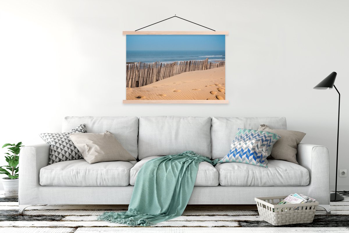 Posterhanger incl. Poster 150x100 cm - Schoolplaat - Strand - Zee - Palen - Textielposter 