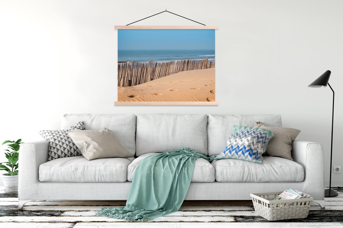 Posterhanger incl. Poster 120x90 cm - Schoolplaat - Strand - Zee - Palen - Textielposter -
