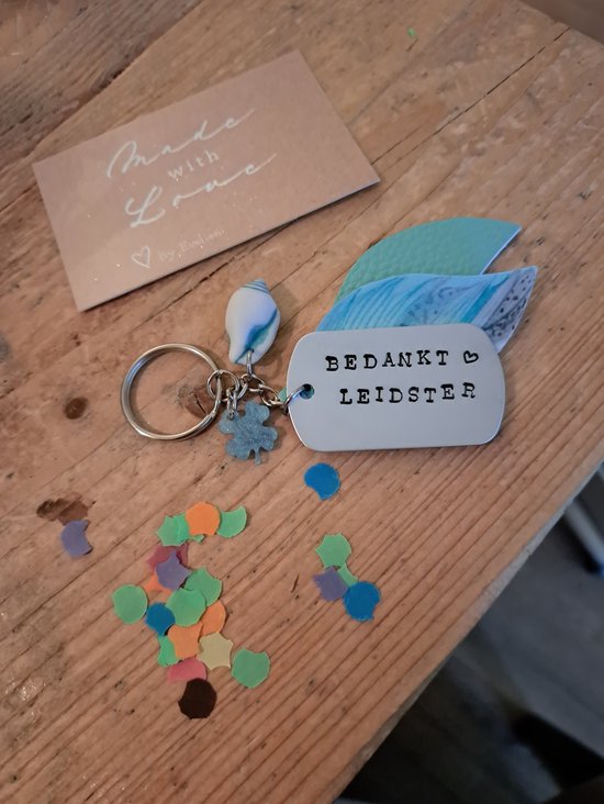 Foto: By evelien lieve sleutelhanger bedankt leidster graveren klaver geluk zilver schelpje afscheidscadeau kinderdagverblijf lief bedankje bso origineel liefste leidster