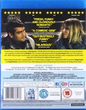 Man en vrouw kijken elkaar aan, "The Big Sick" staat groot op het scherm.