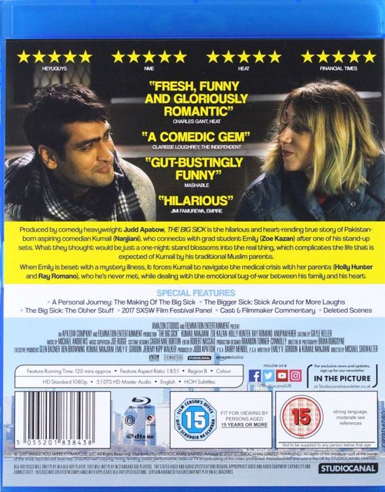 Man en vrouw kijken elkaar aan, "The Big Sick" staat groot op het scherm.