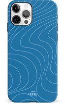 xoxo Wildhearts Catching Flights Blue - Double Layer - Hoesje geschikt voor iPhone 12 case - Siliconen hoesje met golven print - Hardcover - Beschermhoes - Optimale bescherming - Blauw