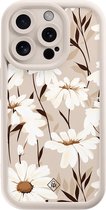 Casimoda® hoesje - Geschikt voor iPhone 14 Pro - In Bloom - Effen telefoonhoesje met lensbescherming - TPU - Backcover - Bruin/beige