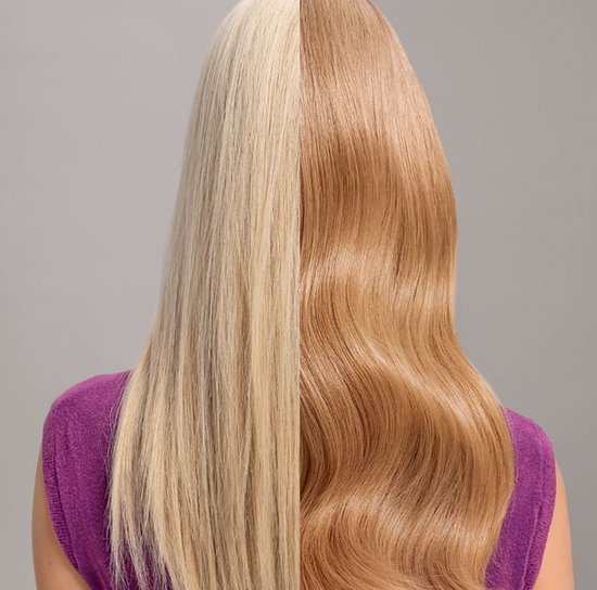 Vergelijking van blond haar voor en na de behandeling, toont een goudbruine tint.