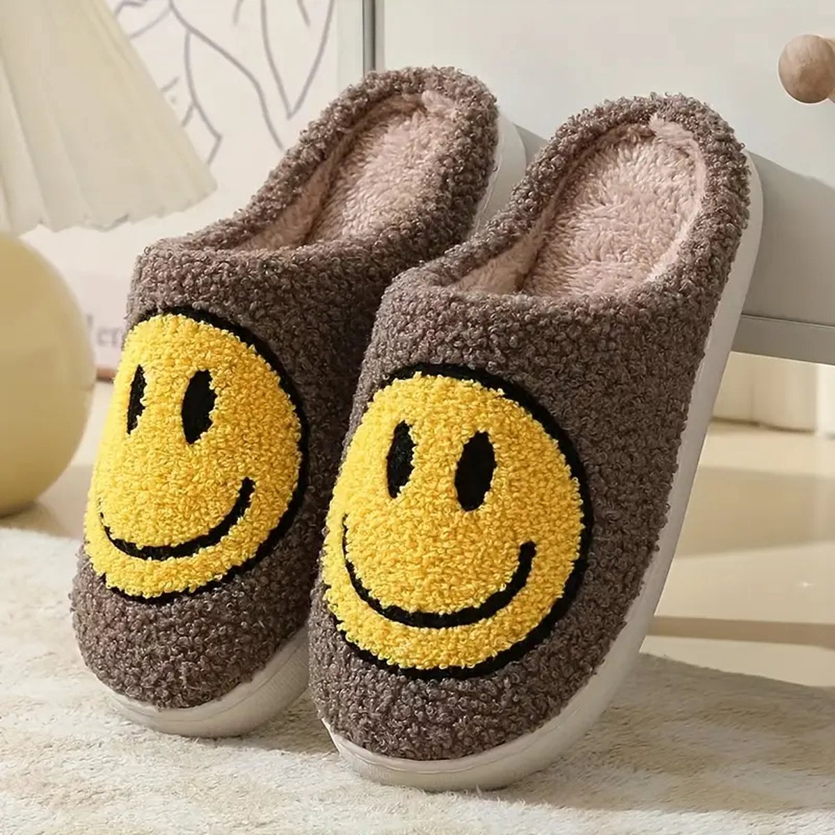 Happy Slippers -Smiley pantoffel - Smiley sloffen - Smiley Slippers - Pantoffels Dames & Heren - Happy Slippers - Lachende pantoffel - Sloffen -Sloffen met smiley - Emoji pantoffel - Emoji Slipper - Maat 43-44 - Oranje en Blauw