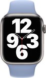 Apple Watch met een blauwgroen sportbandje en een zilverkleurige kast.