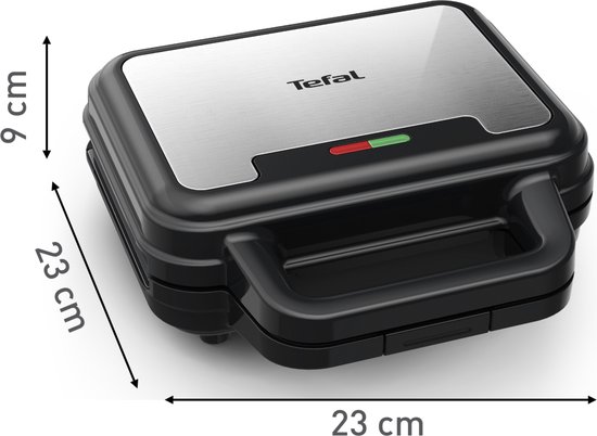 Gesloten Tefal wafelijzer met afmetingen 23x23x9 cm. Zilveren en zwarte afwerking.