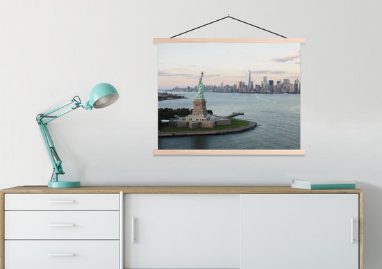 Posterhanger incl. Poster 60x45 cm - Schoolplaat - New York - Vrijheidsbeeld - Amerika - Textielposter - Blanke latten