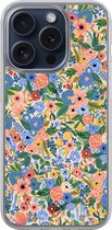 Casimoda® hoesje - Geschikt voor iPhone 15 Pro - Blue Gardens - 2-in-1 case - Schokbestendig - Bloemen - Verhoogde randen - Blauw, Transparant