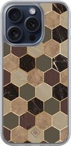 Casimoda® hoesje - Geschikt voor iPhone 15 Pro - Kubus Groen Bruin - 2-in-1 case - Schokbestendig - Geometrisch patroon - Verhoogde randen - Bruin/beige, Transparant