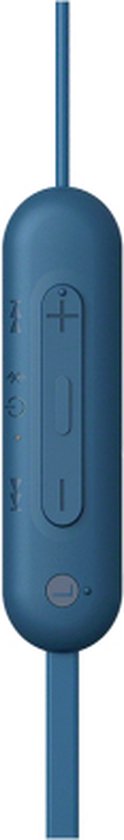 Blauwe control unit met volume- en afspeelknoppen op de kabel.