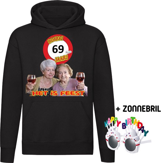 Hoera 69 jaar! Het is feest Hoodie + Happy birthday bril - verjaardag - jarig - 69e verjaardag - oma - wijn - grappig - unisex - trui - sweater - capuchon