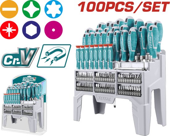 100-delige schroevendraaierset van TOTAL TOOLS met turquoise schroevendraaiers met rode doppen en vele grijze bits op een witte standaard.