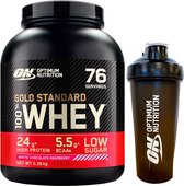 Optimum Nutrition Gold Standard 100% Whey Protein Bundle - Poudre de protéine de chocolat White et de framboise + ON Shake Cup - 2270 grammes (71 portions)