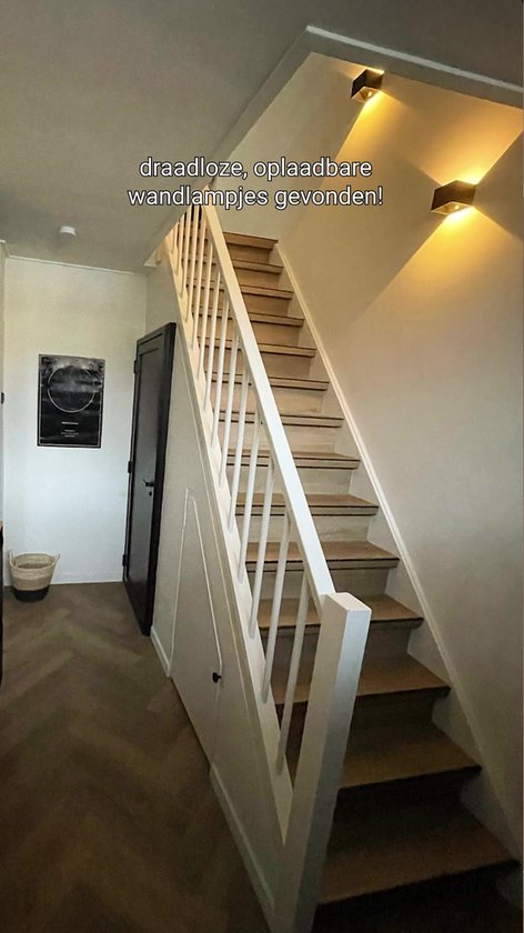 Applique murale rechargeable sur batterie - applique murale sans fil sur piles - veilleuse - avec détecteur de mouvement - éclairage d'escalier - ALUMINIUM - 2700K - 10x10cm - noir - 12 heures de lumière continue