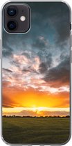 Convient pour iPhone 12 mini - Coucher de soleil sur une prairie aux Nederland - Étui de téléphone en Siliconen