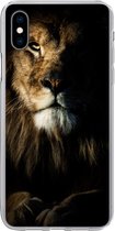 Geschikt voor iPhone Xs hoesje - Leeuw - Licht - Portret - Siliconen Telefoonhoesje