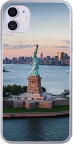 Geschikt voor iPhone 11 hoesje - New York - Vrijheidsbeeld - Skyline - Siliconen Telefoonhoesje