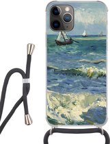Hoesje met koord Geschikt voor iPhone 13 Pro Max - Zeegezicht bij Les Saintes-Maries-de-la-Mer - Vincent van Gogh - Siliconen - Crossbody - Backcover met Koord - Telefoonhoesje met koord - Hoesje met touw