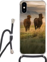Hoesje met koord Geschikt voor iPhone XS - Paarden - Lucht - Gras - Siliconen - Crossbody - Backcover met Koord - Telefoonhoesje met koord - Hoesje met touw