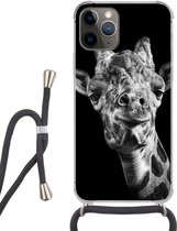 Hoesje met koord Geschikt voor iPhone 11 Pro Max - Giraffe - Dier - Zwart - Wit - Siliconen - Crossbody - Backcover met Koord - Telefoonhoesje met koord - Hoesje met touw